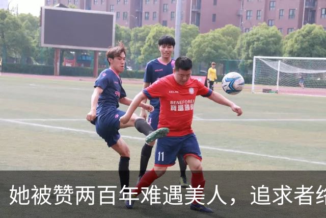 她被赞两百年难遇美人，追求者络绎不绝，如今50岁依旧未婚独身